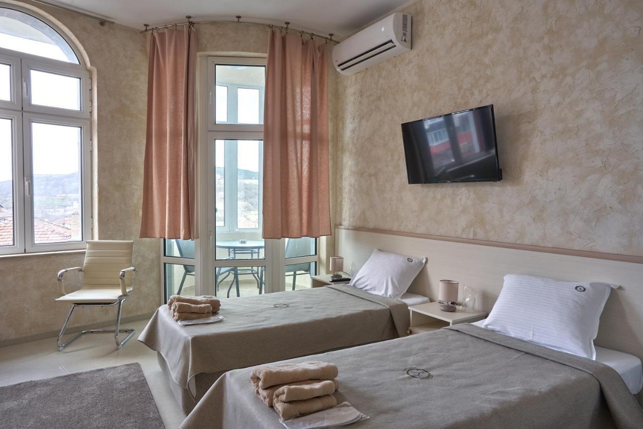 Kings View Hotel Veliko Tarnovo Kültér fotó