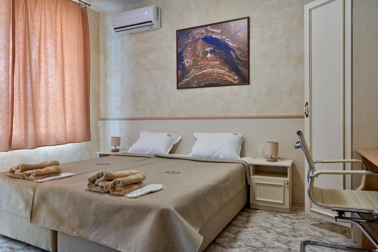 Kings View Hotel Veliko Tarnovo Kültér fotó