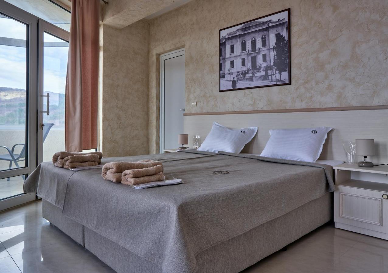 Kings View Hotel Veliko Tarnovo Kültér fotó